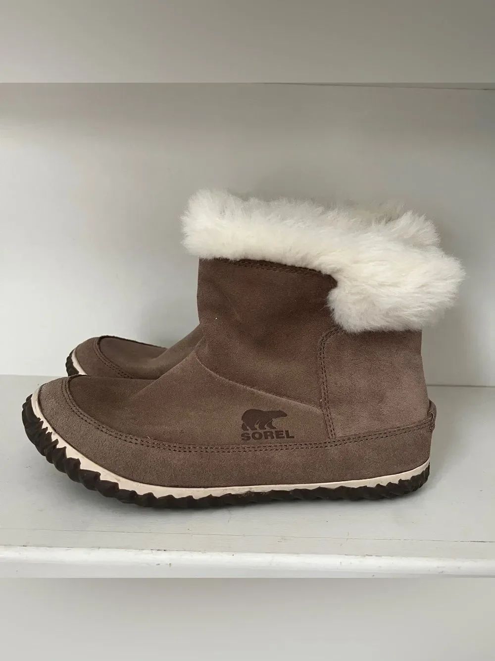 Sorel Out 'N About Women's Size 8.5 Taupe Suede Bootie Slippers Fur